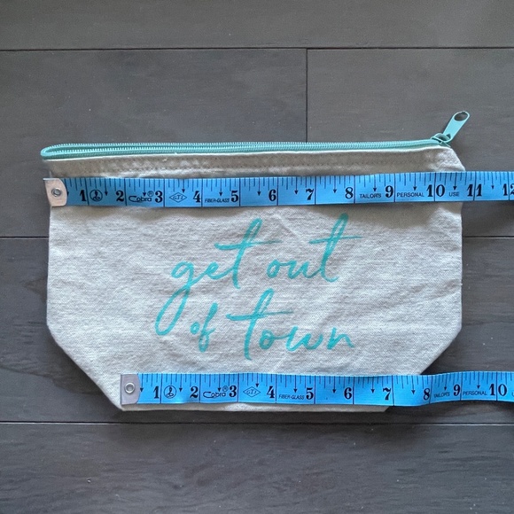 NWT Get Out of Town Bundle: Travel Pouch, Skincare Minis, Packing Guide - Picture 10 of 12